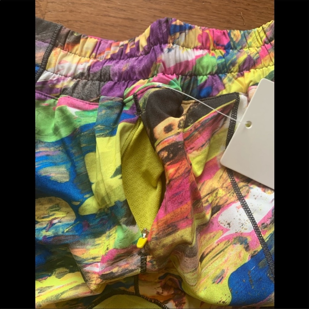 🔥LULULEMON HOTTY HOT SHORT 4”-CATALYST MULTI-8🔥 - Picture 9 of 15